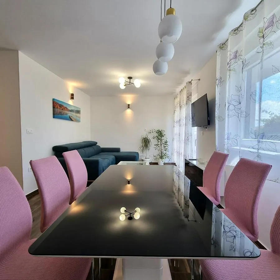 Apartments Happiness Trogir 0*,