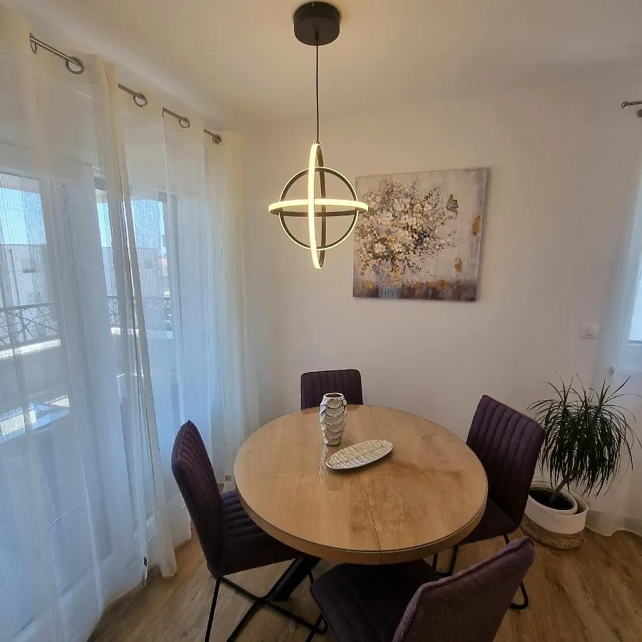 Apartments Happiness Trogir 0*,