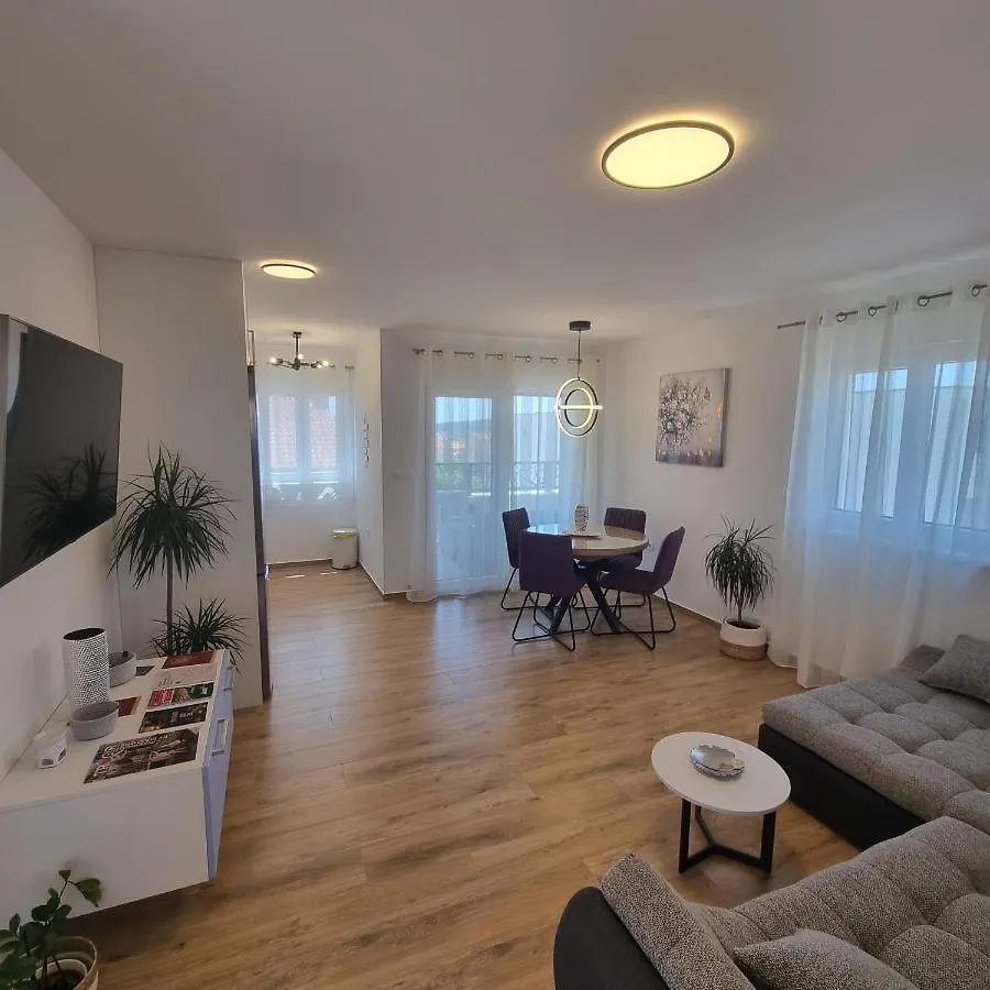 Apartments Happiness Trogir 0*,